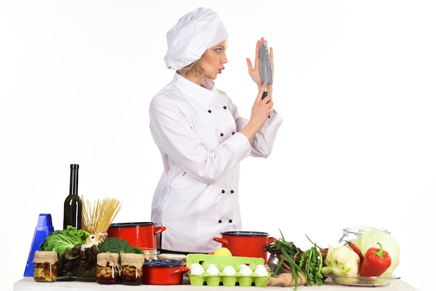 Kucharz przygotowujący danie